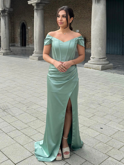 DE ALYA JURK IN MINTGROEN