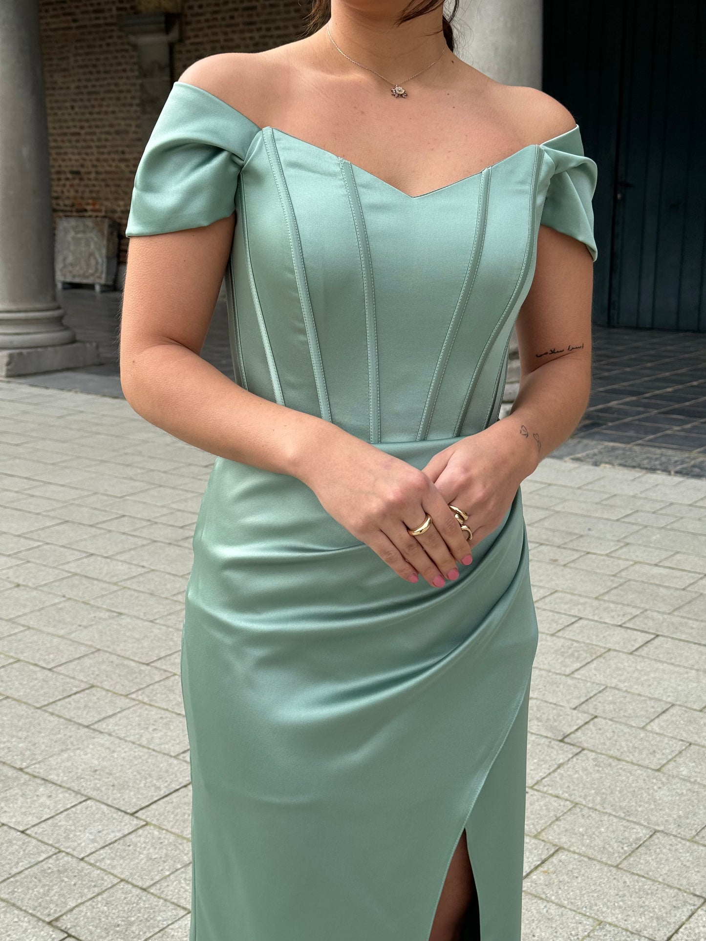 DE ALYA JURK IN MINTGROEN